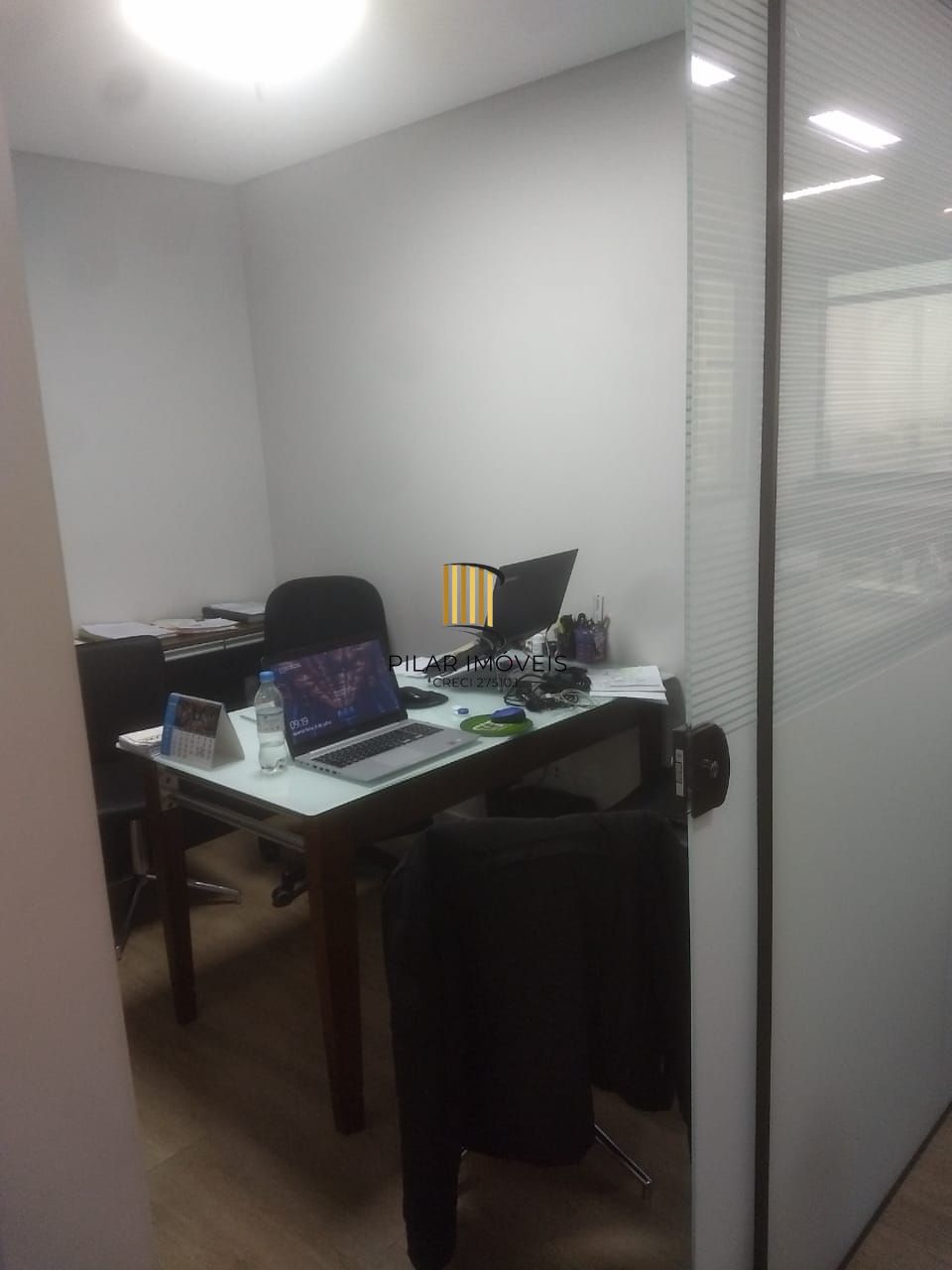 Sala de alto padrão, 52 m², vaga de garagem, Bairro Passo da Areia, mobiliada