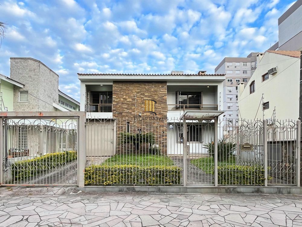 Casa 5 dormitórios no bairro Camaquã