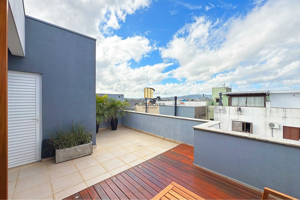 Casa 3 dormitórios no bairro Hípica