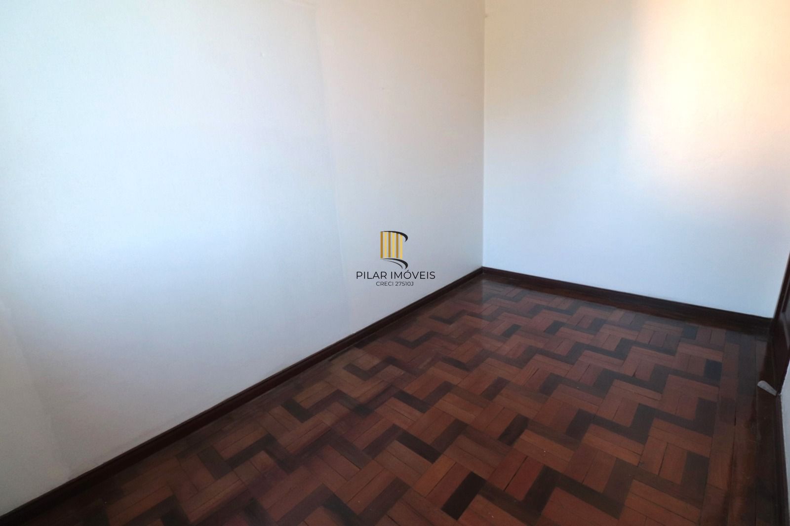 Apto no IAPI, 02 dorm com vaga de garagem