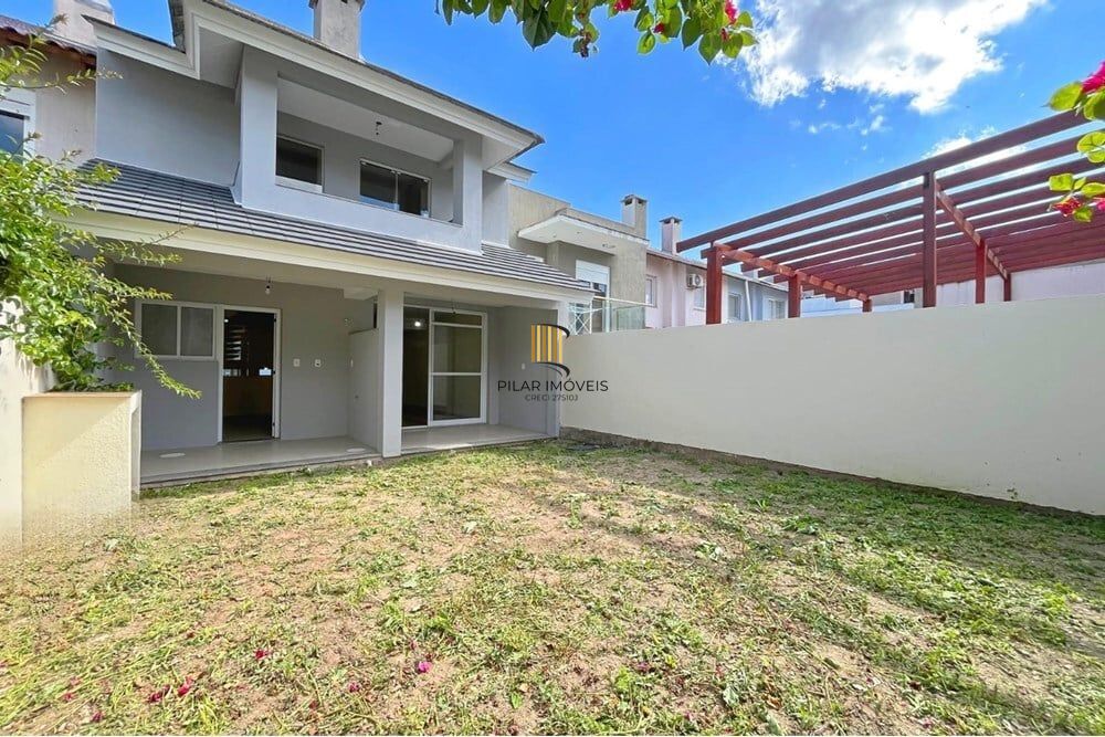 Casa 3 dormitórios no bairro Hípica