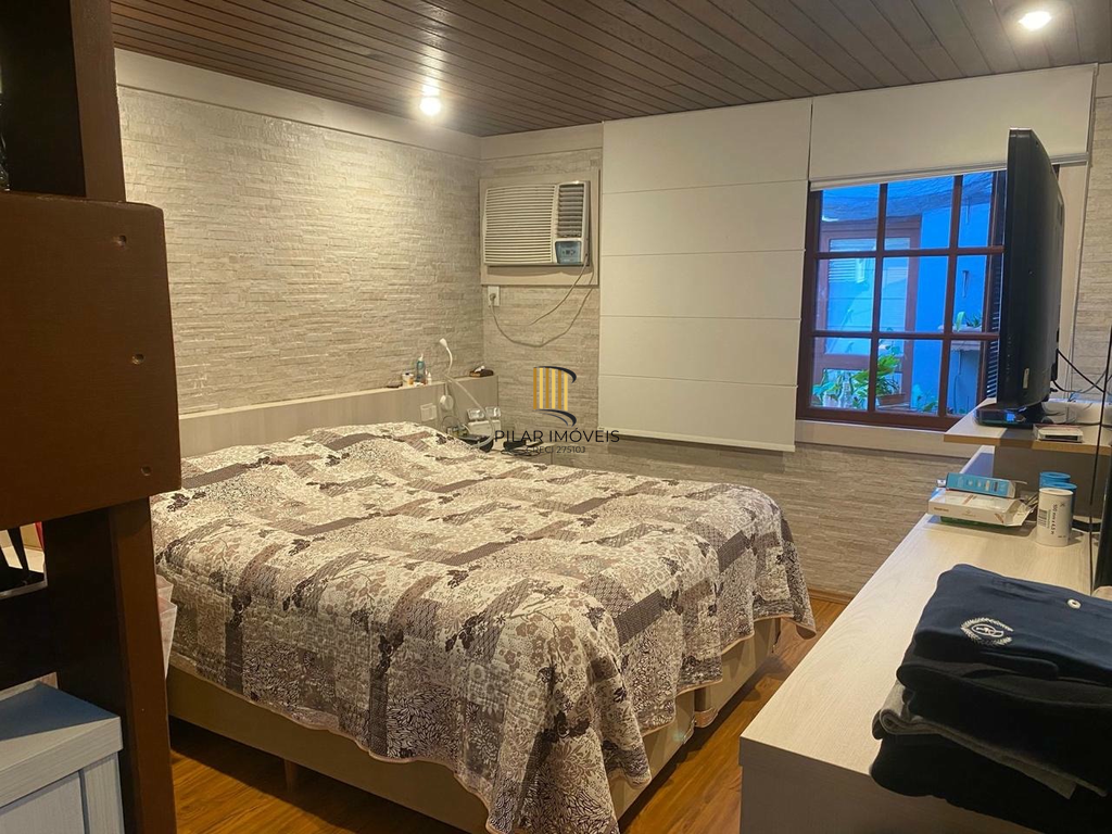 Casa 5 dormitórios no bairro Chácara das Pedras