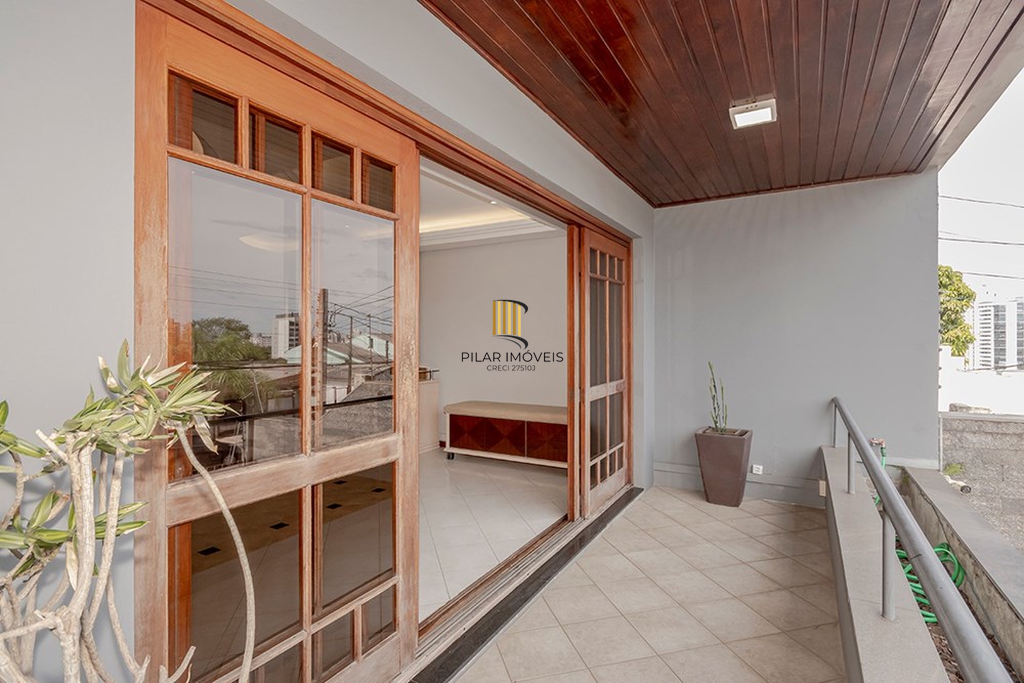 Casa 6 dormitórios no bairro Vila Jardim