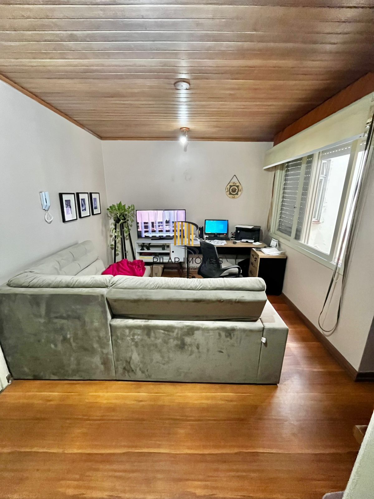 Apto de 01 dorm, sala, banho, cozinha/área, 01 vaga escriturada, Bairro São João