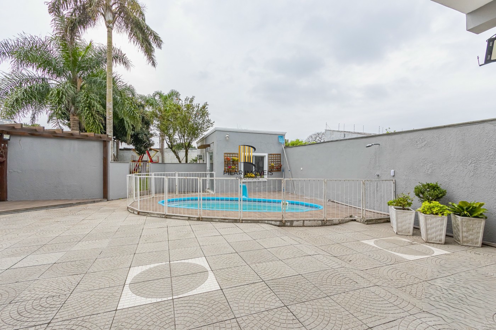 Casa 3 dormitórios no bairro Niterói