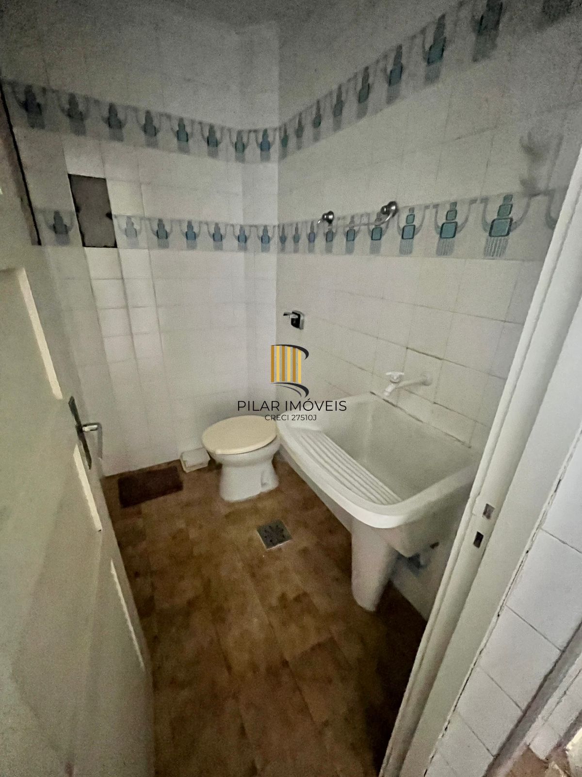 02 dorm, 73 m², sol da tarde, com vaga, dep e banho aux, no Passo da Areia