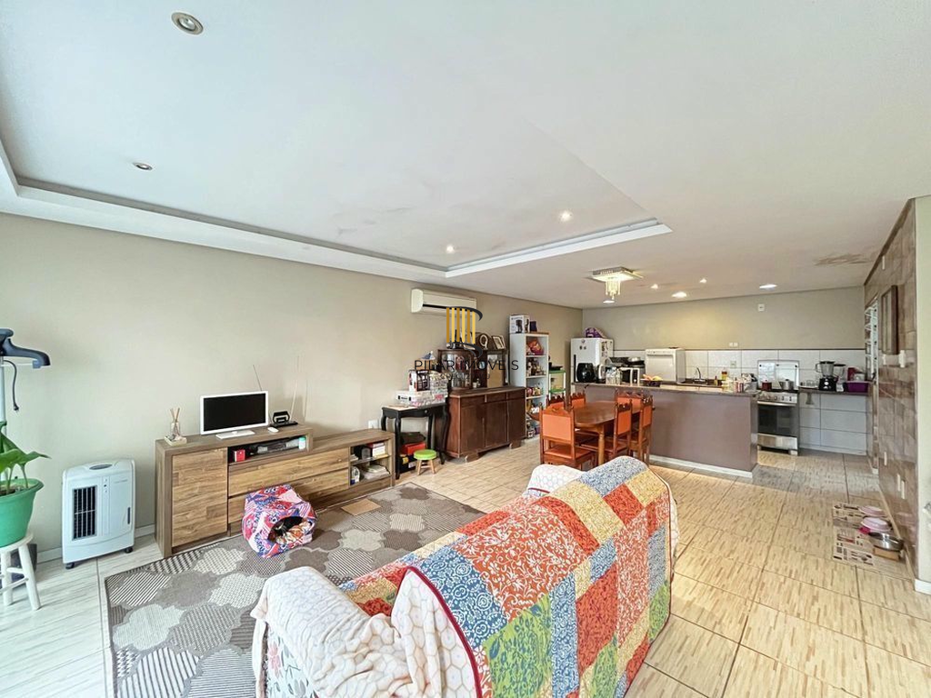 Casa 5 dormitórios no bairro Camaquã