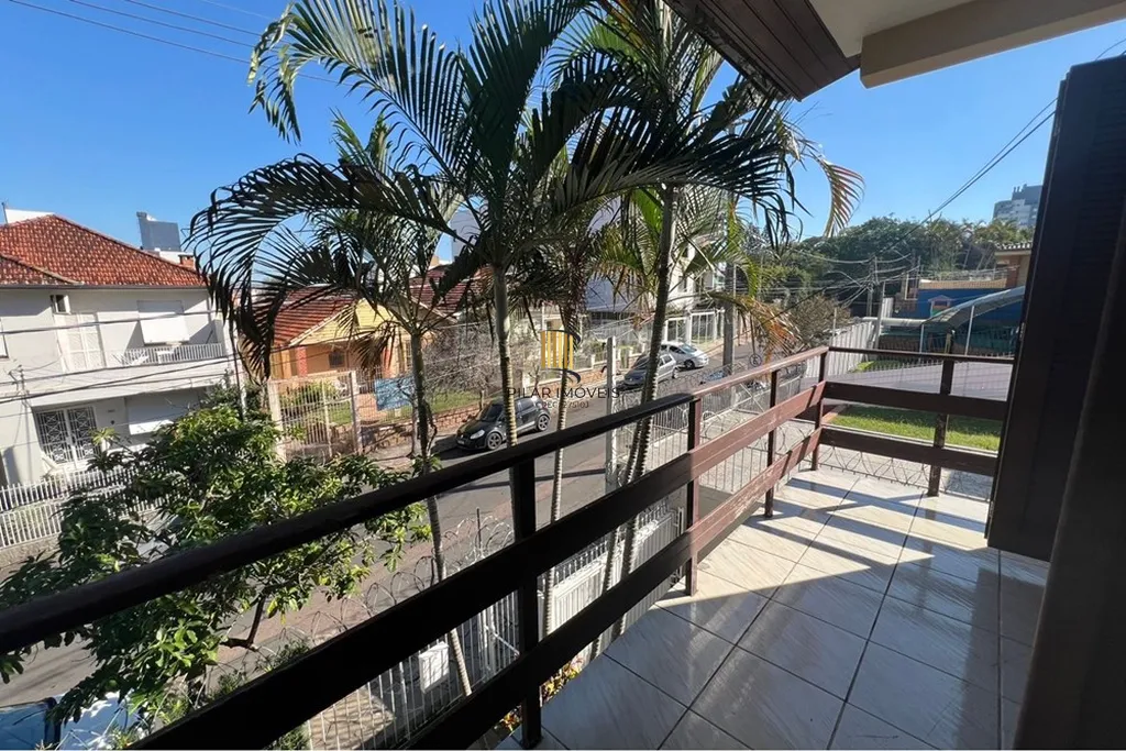 Casa 4 dormitórios no bairro Petrópolis