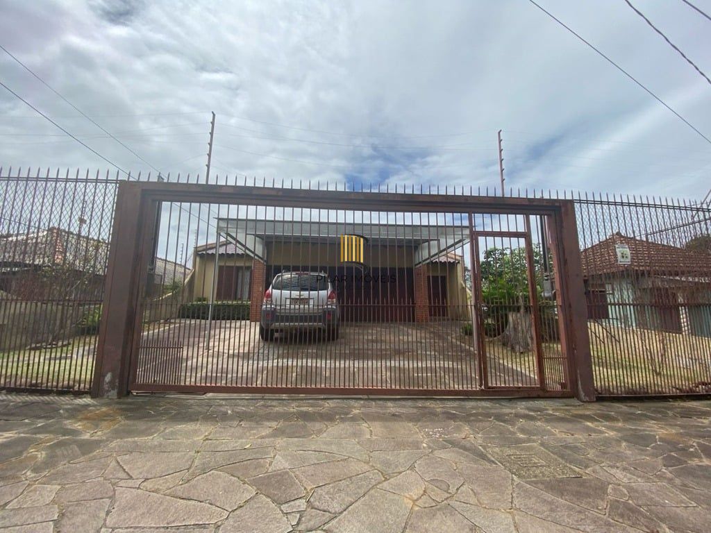 Casa 3 dormitórios no bairro Jardim do Salso