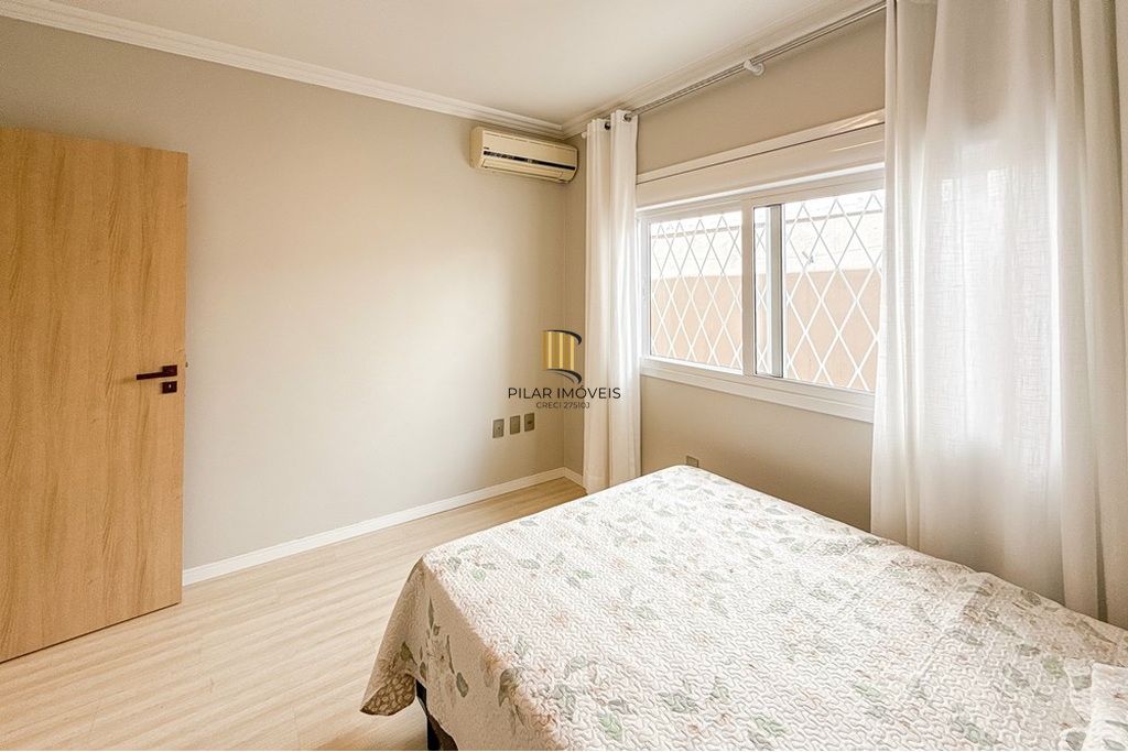 Casa 3 dormitórios no bairro Igara