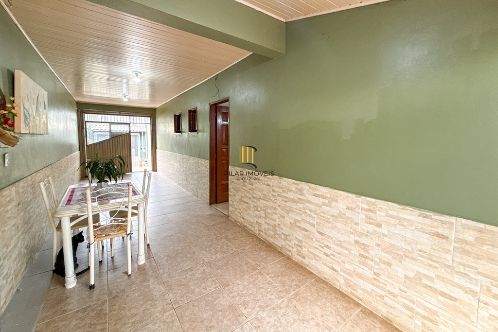 Casa 3 dormitórios no bairro Igara