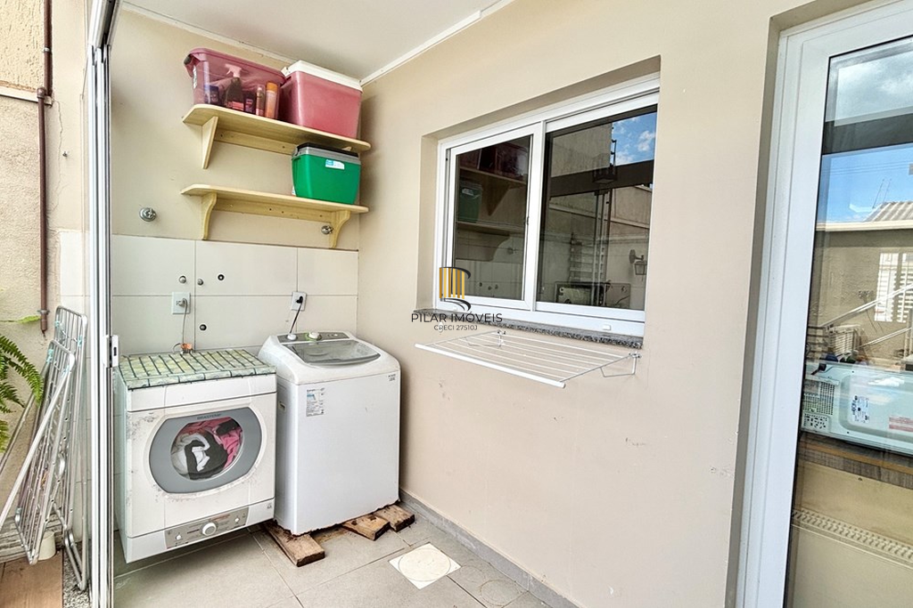 Casa 3 dormitórios no bairro Igara