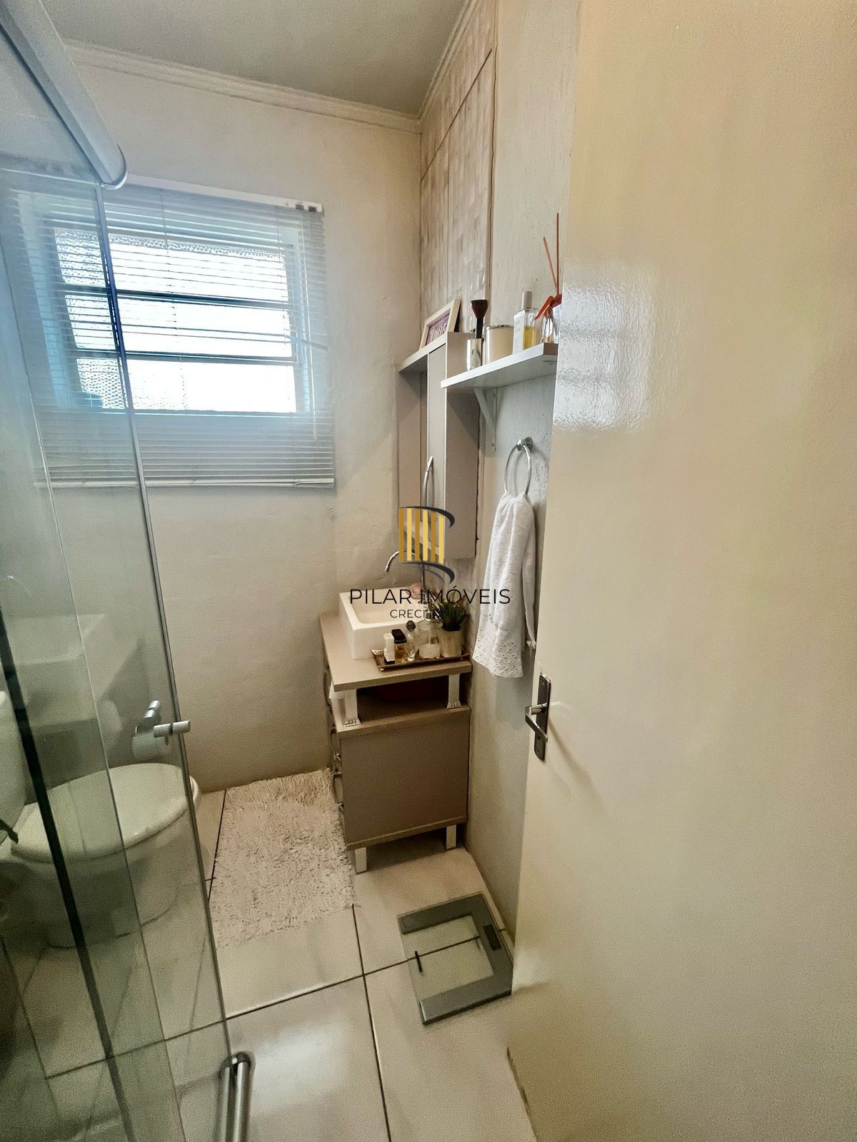 01 dormitório, junto ao Nacional Leopoldina, sala, banheiro, cozinha e área