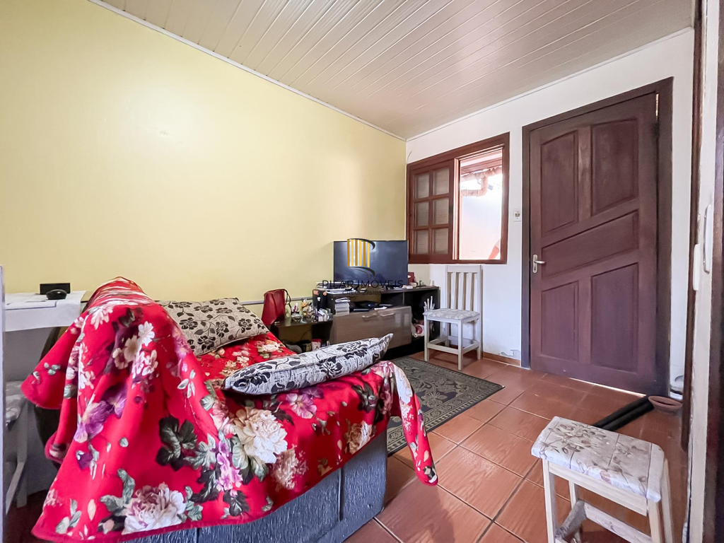 Casa 2 dormitórios no bairro Hípica