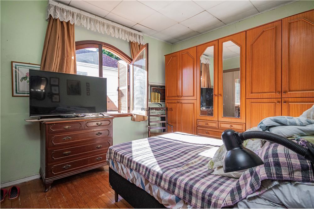 Casa 5 dormitórios no bairro Petrópolis