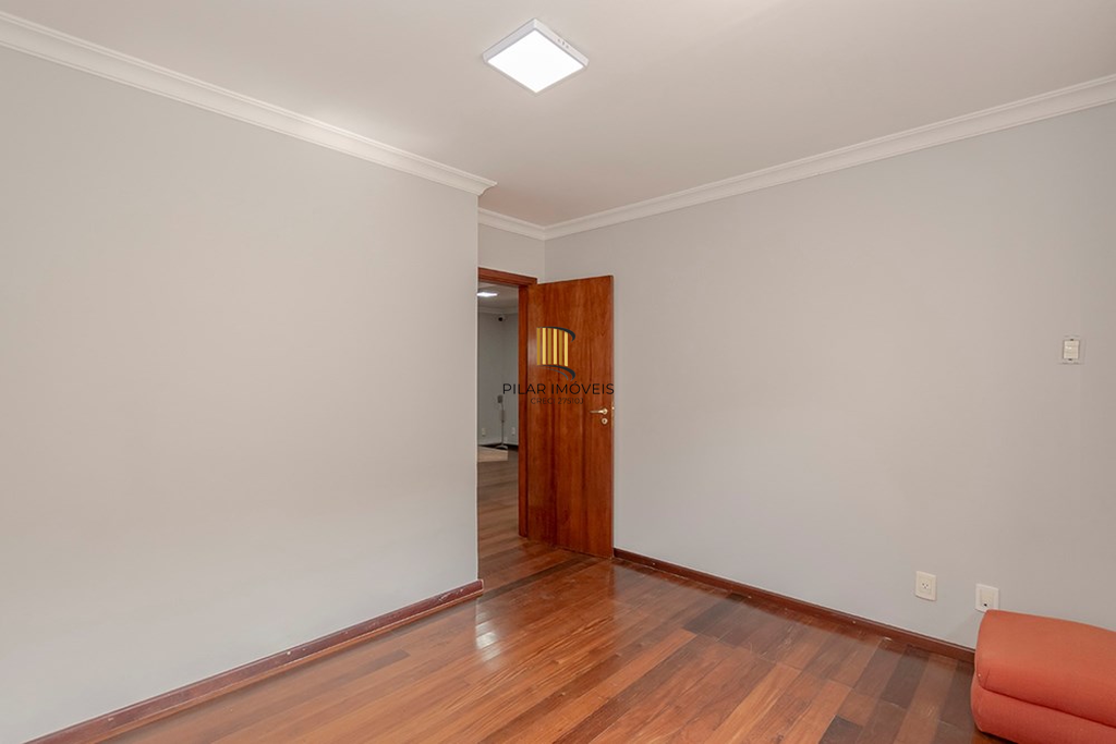 Casa 6 dormitórios no bairro Vila Jardim