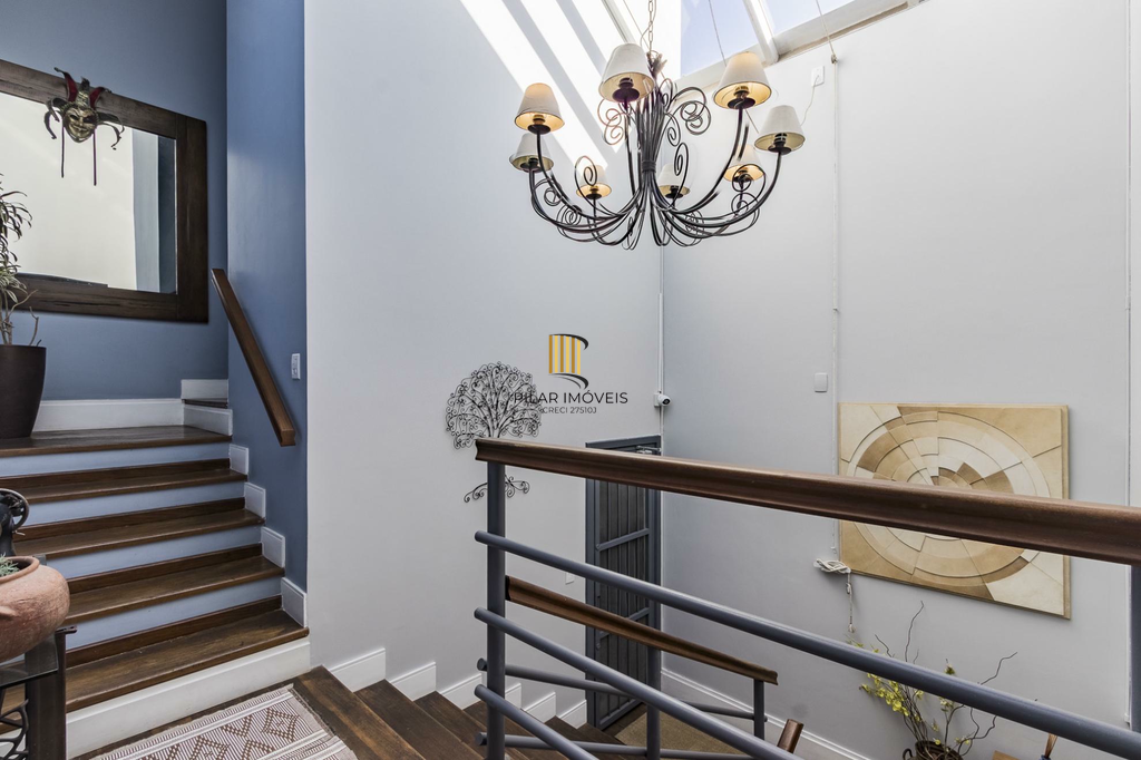 Casa 5 dormitórios no bairro Chácara das Pedras