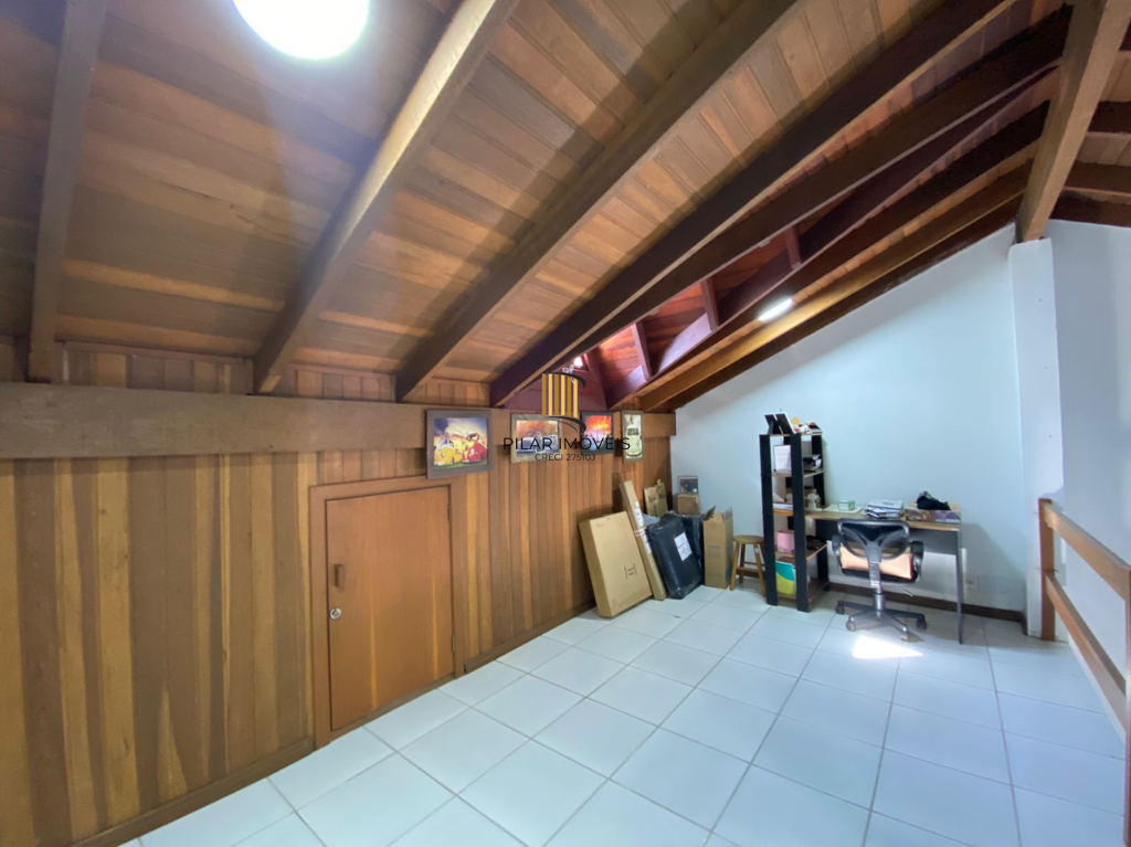 Casa 3 dormitórios no bairro Hípica