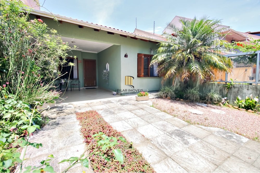 Casa 3 dormitórios no bairro Guarujá