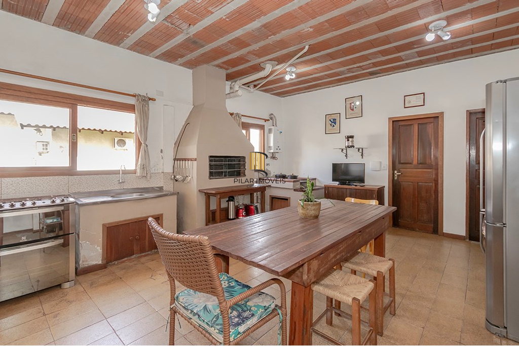 Casa 4 dormitórios no bairro Cavalhada