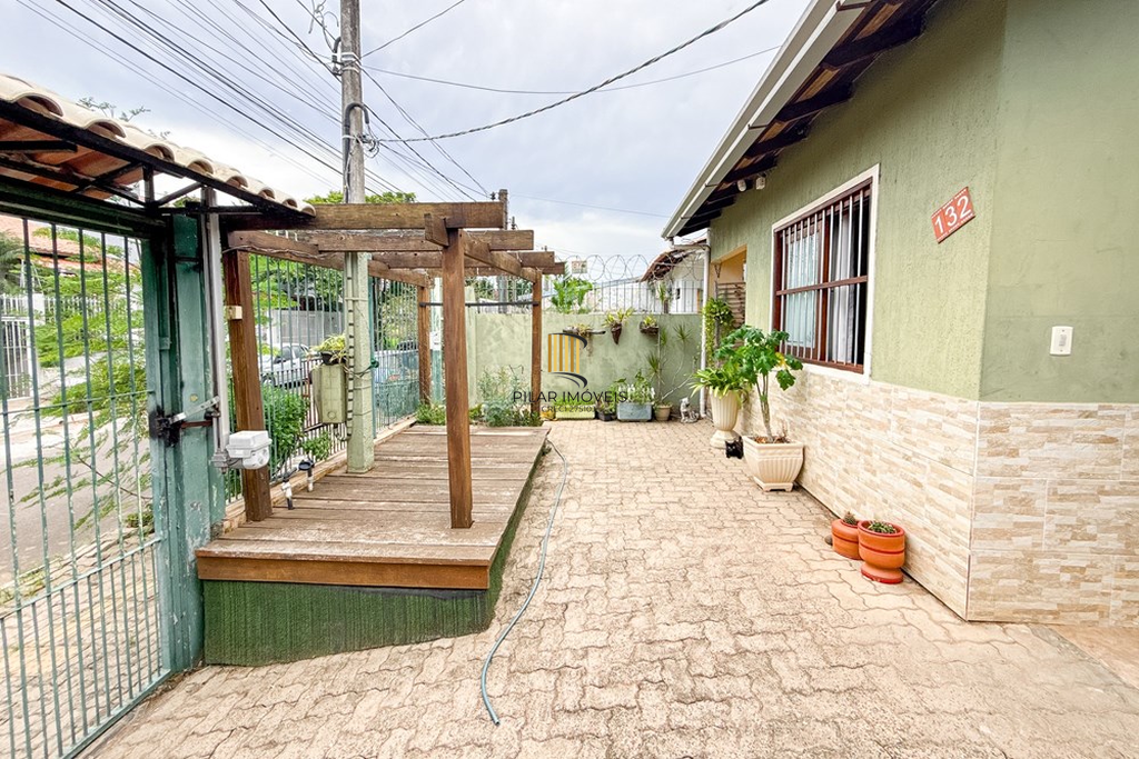 Casa 3 dormitórios no bairro Igara