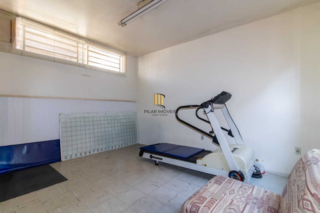Casa 5 dormitórios no bairro Partenon