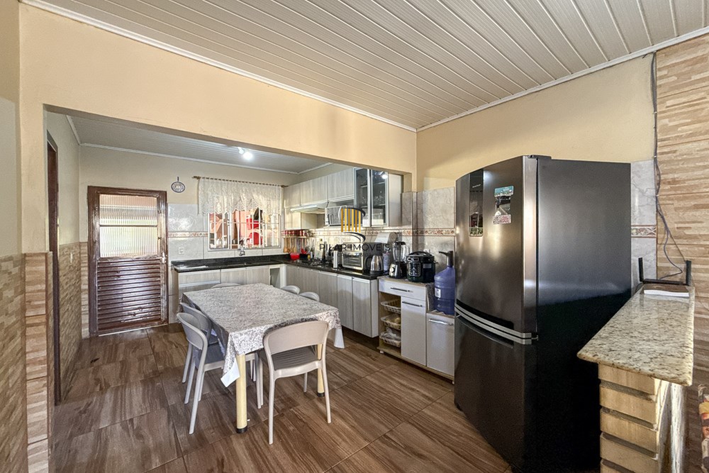 Casa 3 dormitórios no bairro Igara