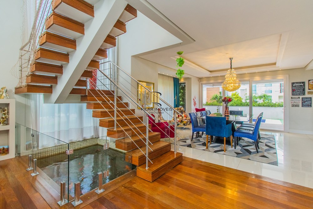 Casa 4 dormitórios no bairro Igara