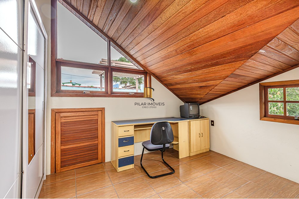 Casa 5 dormitórios no bairro Vila Ipiranga