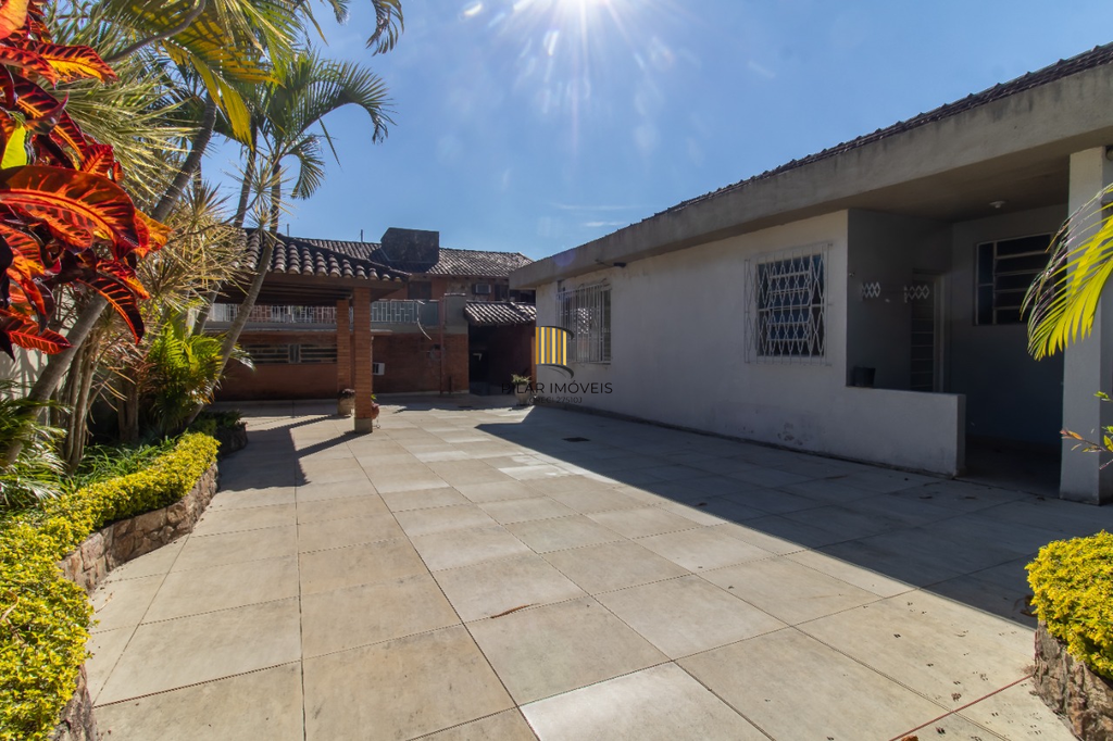 Casa 5 dormitórios no bairro Partenon