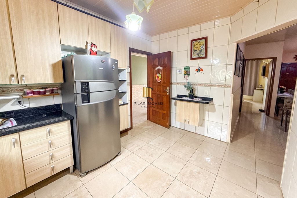 Casa 3 dormitórios no bairro Igara