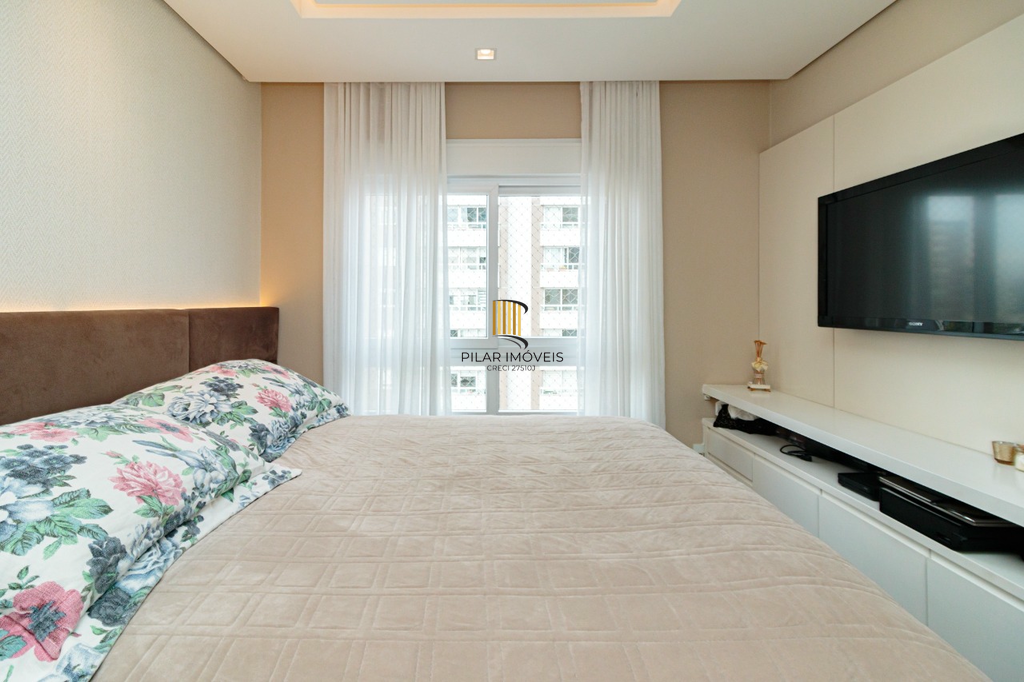 Apartamento 4 dormitórios no bairro Menino Deus