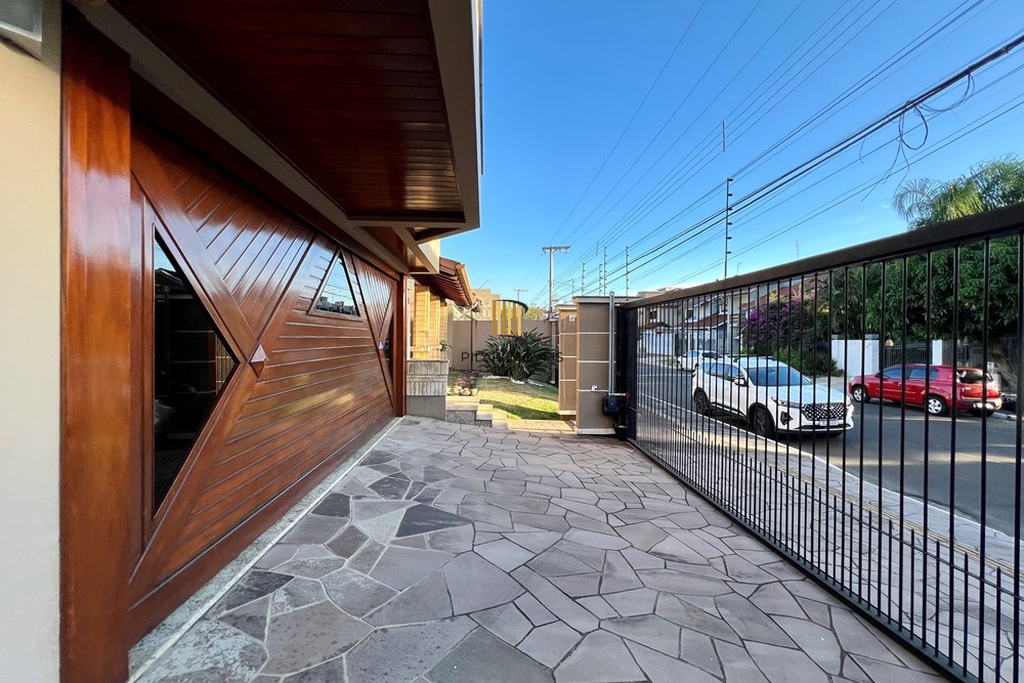 Casa 4 dormitórios no bairro Moinhos de Vento