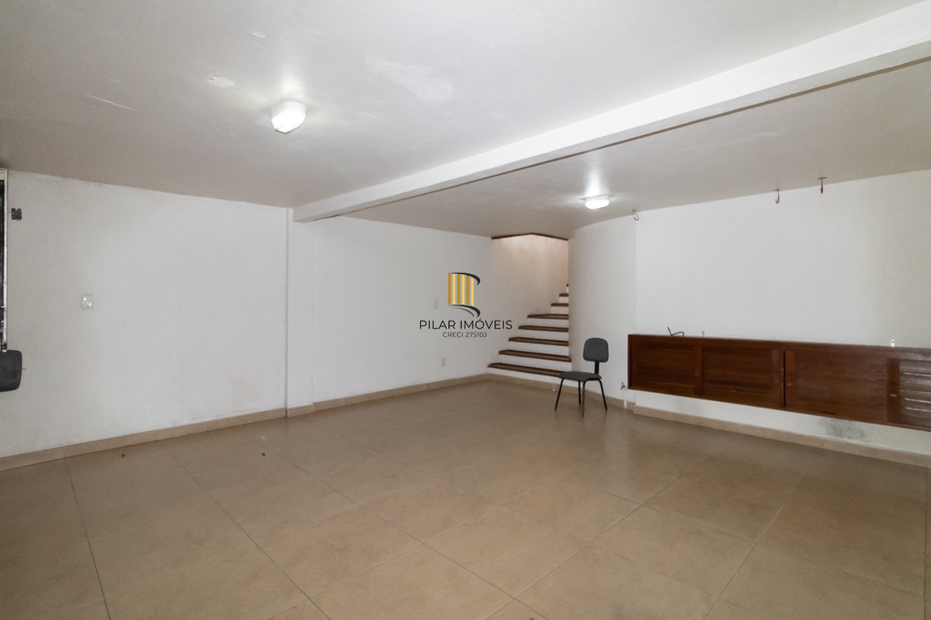 Casa 5 dormitórios no bairro Partenon