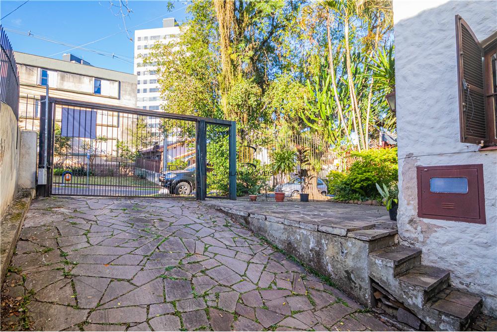 Casa 5 dormitórios no bairro Petrópolis