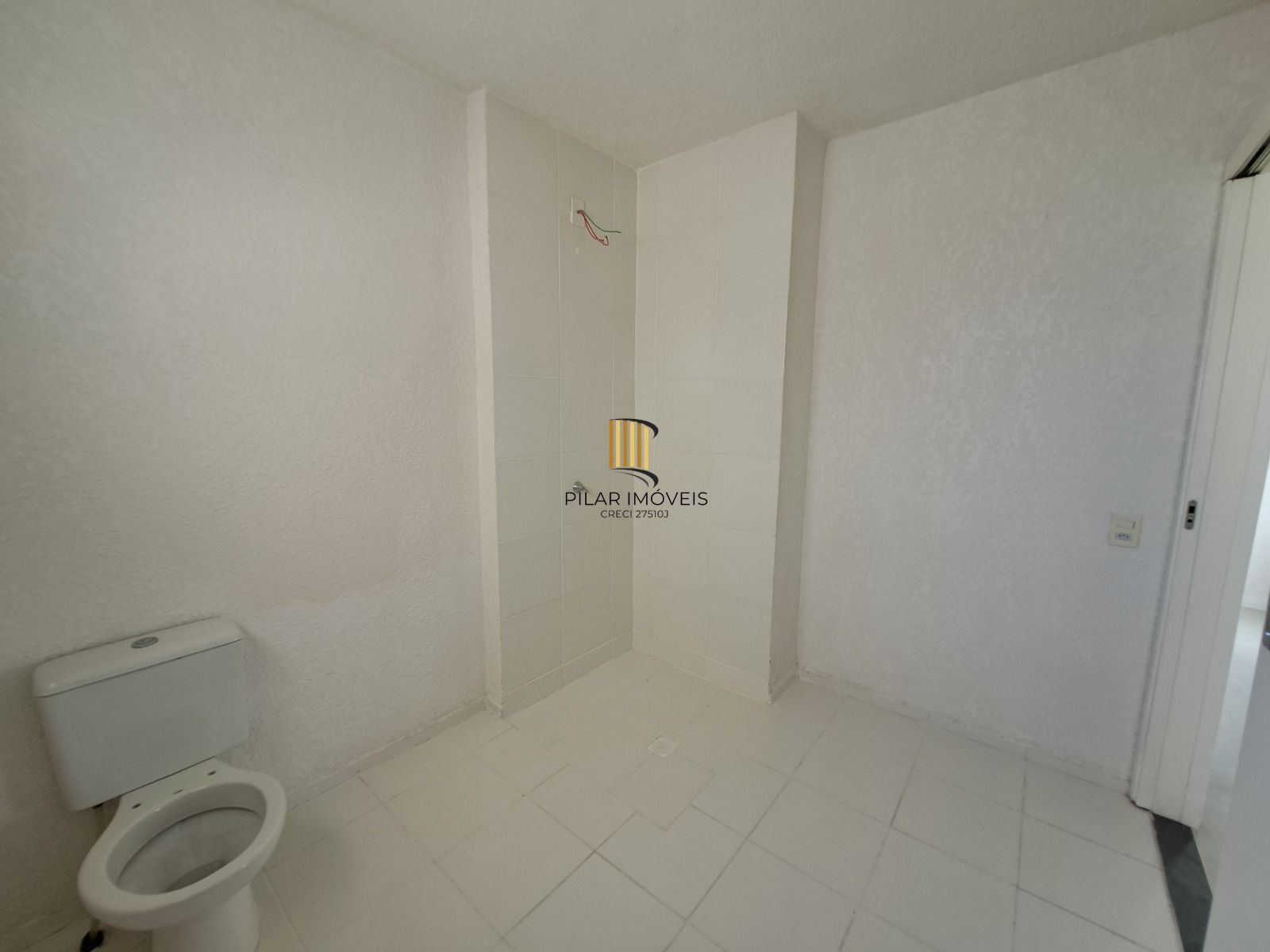 Apto 1 Dormitórios, Térreo, Sala, Cozinha, Banheiro, reformado e 01 vaga garagem