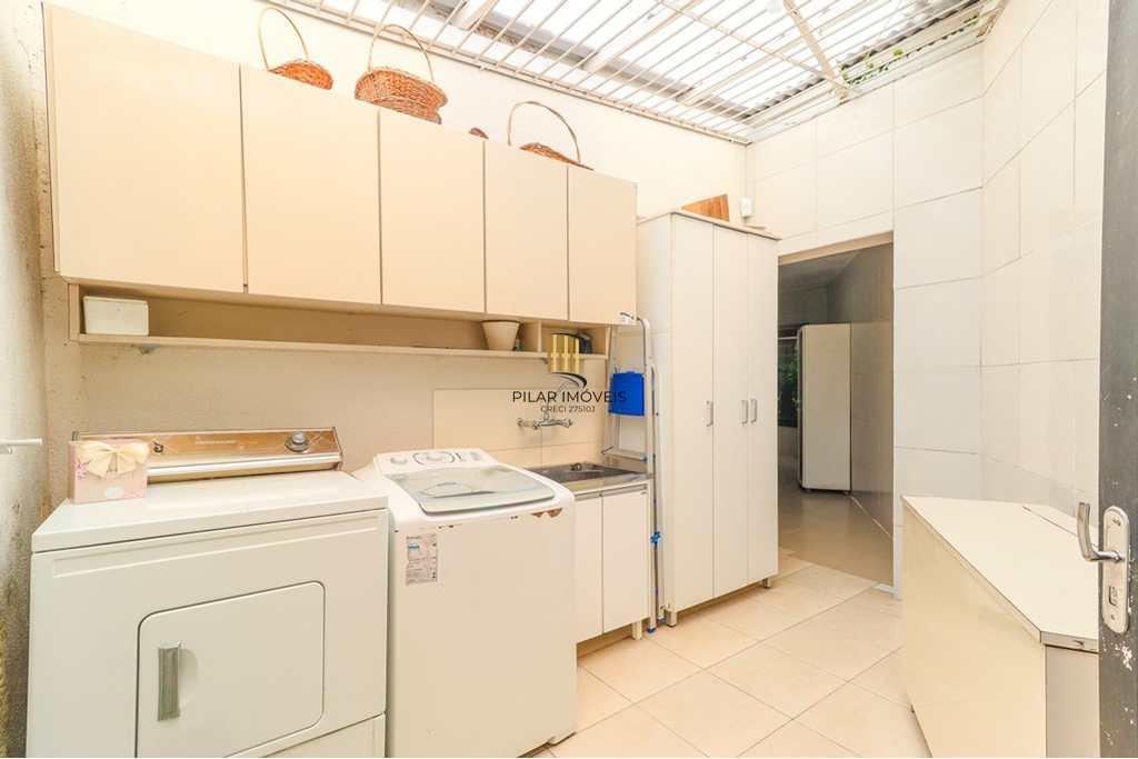 Casa 4 dormitórios no bairro Três Figueiras