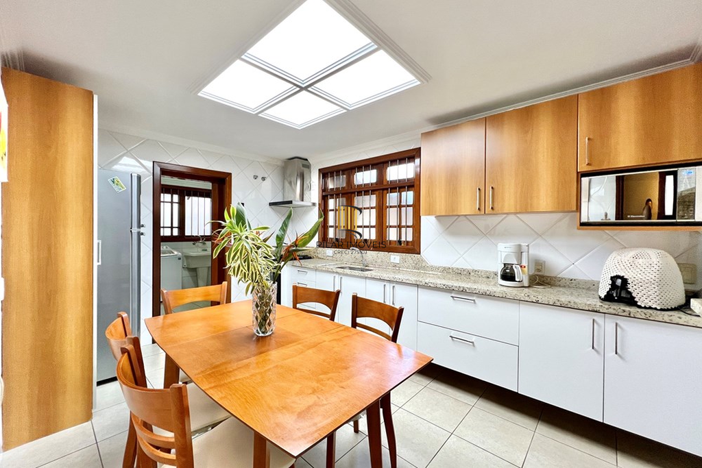 Casa 4 dormitórios no bairro Moinhos de Vento