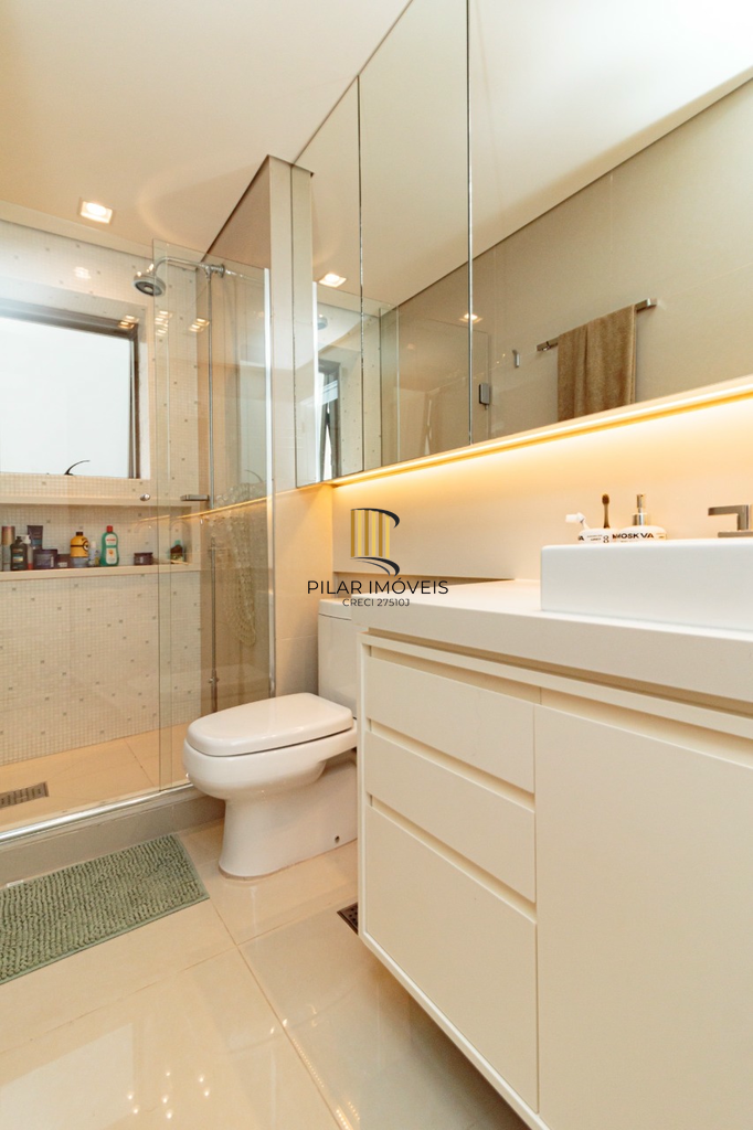 Apartamento 4 dormitórios no bairro Menino Deus