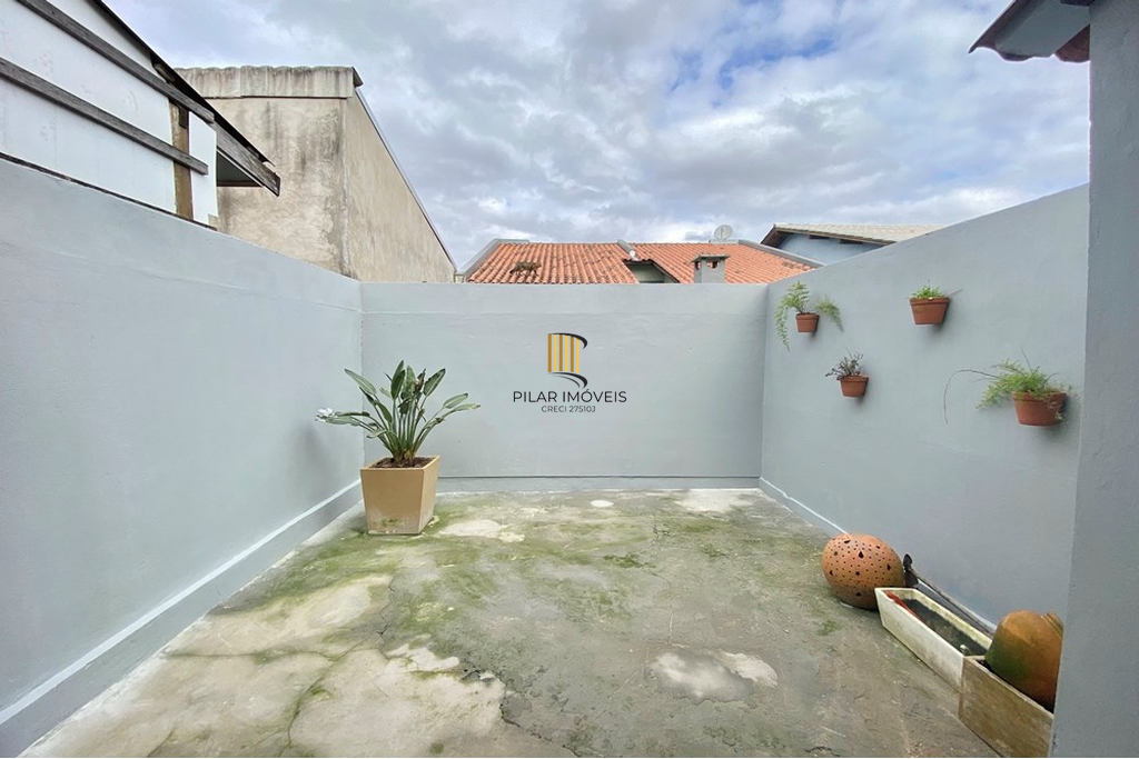 Casa 2 dormitórios no bairro Olaria