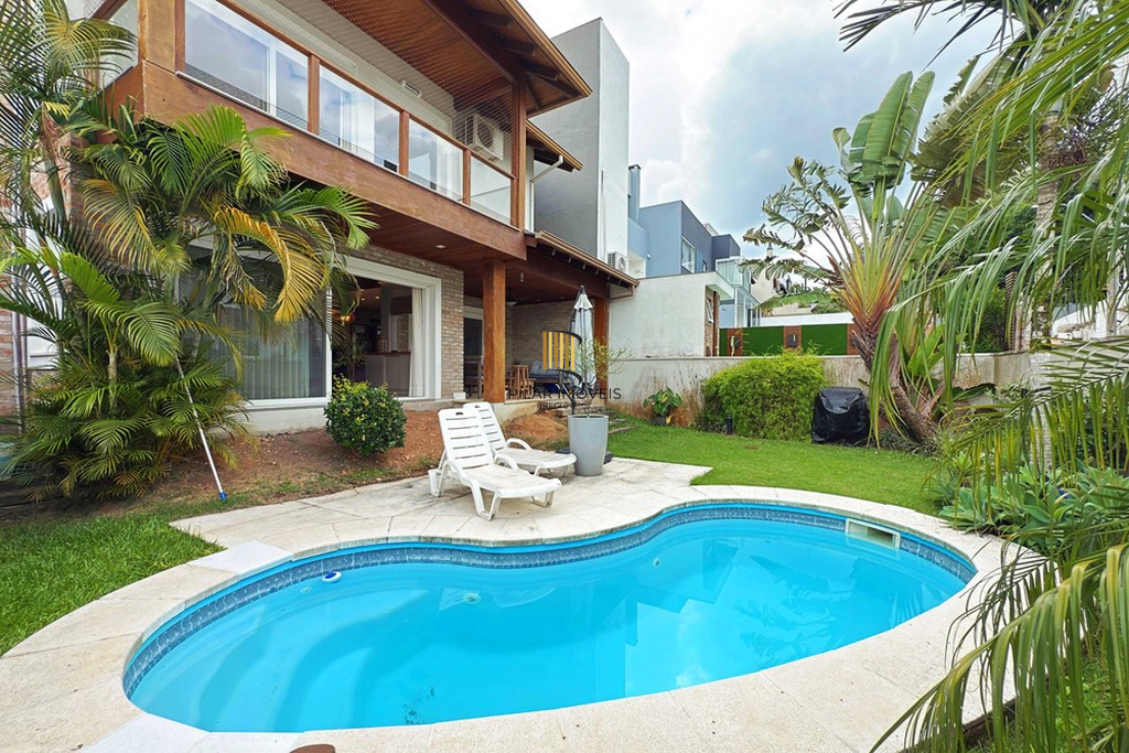 Casa 3 dormitórios no bairro Hípica