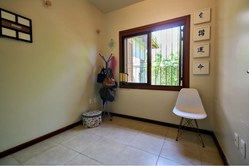 Casa 3 dormitórios no bairro Guarujá