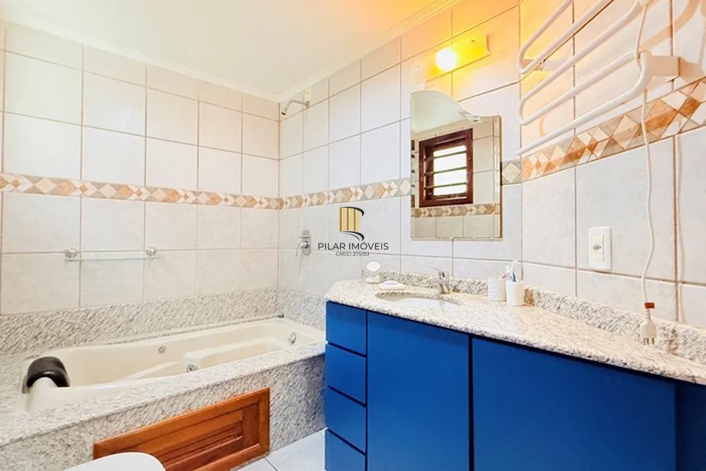 Casa 4 dormitórios no bairro Teresópolis