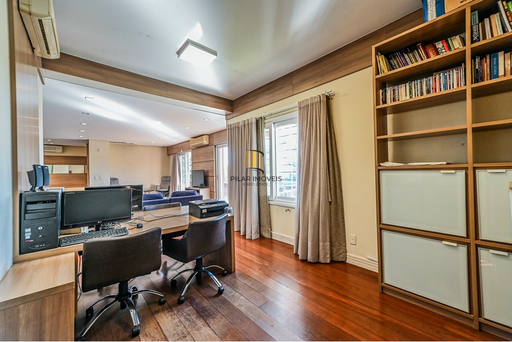 Casa 4 dormitórios no bairro Morro Santana