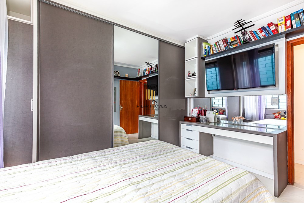 Casa 5 dormitórios no bairro Vila Ipiranga