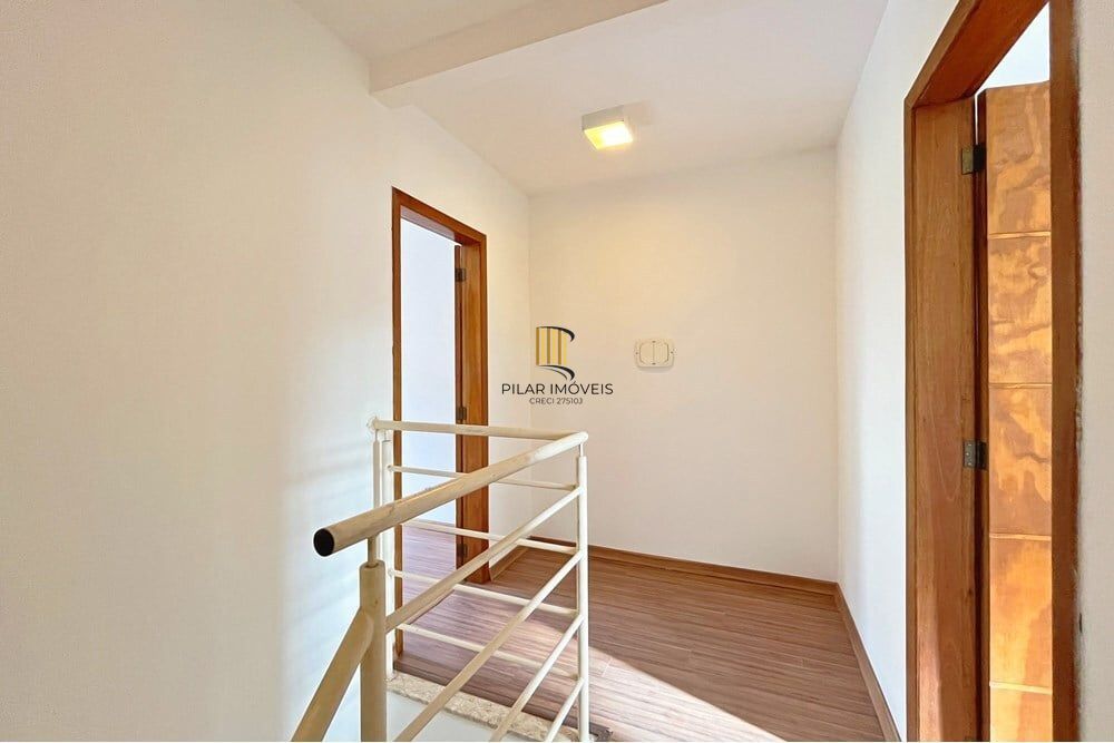 Casa 2 dormitórios no bairro Guarujá