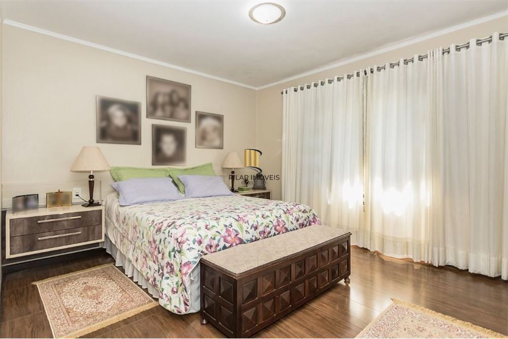 Casa 4 dormitórios no bairro Jardim Sabará