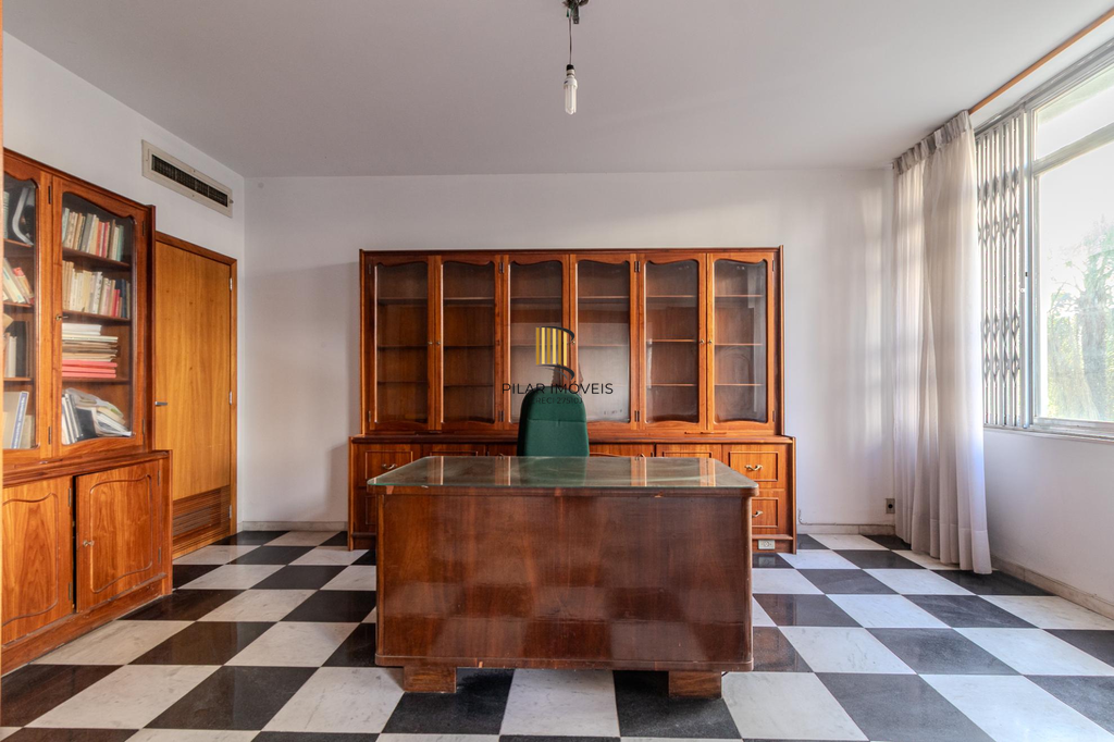 Apartamento 4 dormitórios no bairro Moinhos de Vento