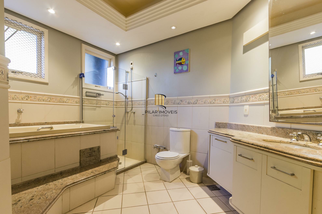 Casa 5 dormitórios no bairro Chácara das Pedras