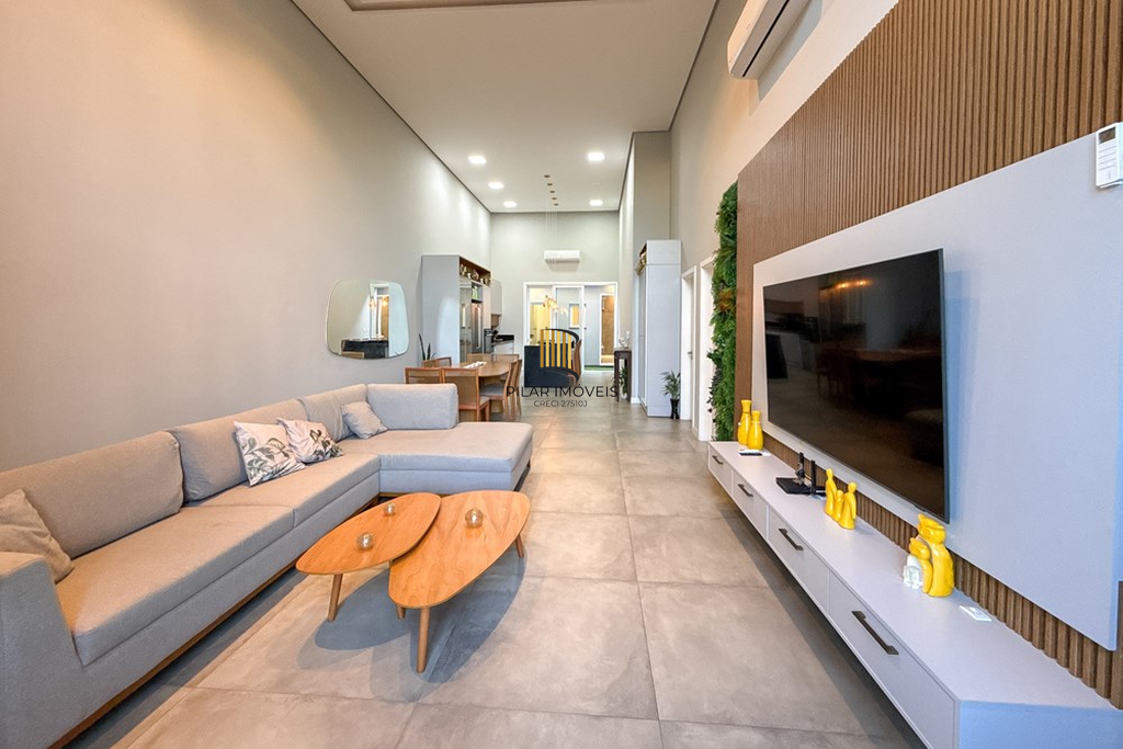 Casa 3 dormitórios no bairro Igara